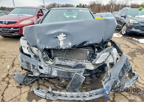 2013 Mercedes-Benz E 350 4Matic z USA, uszkodzony, nr VIN WDDHF8JB6DA700174